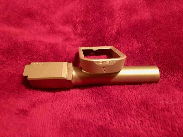 Glock 19 Gen 4 Agency MagWell &amp; Gold TiN Barrel 
